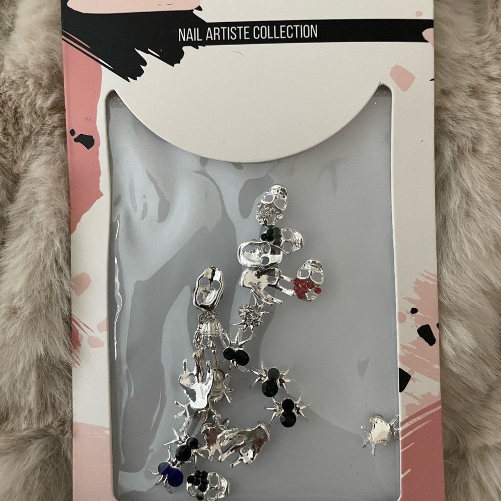 NEW Makartt charms